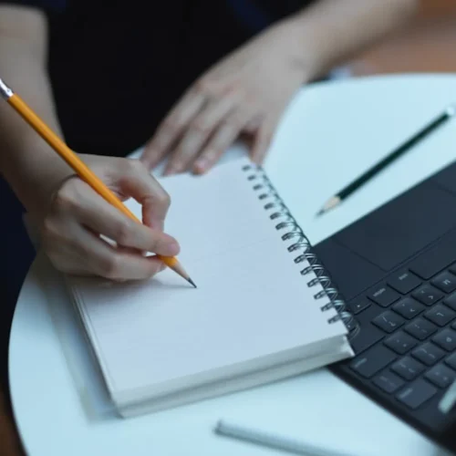 التحدث باللغة الإنجليزية مع المحادثة باللغة البريطانية